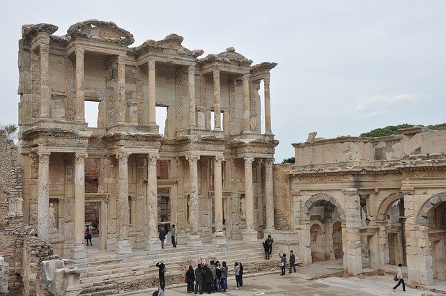 Ruiny v meste Efez.jpg